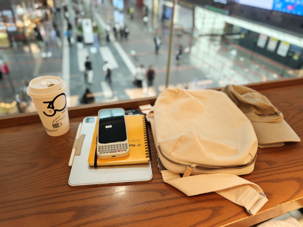 tobalog's tweet photo. 妻と子ども2人を実家に送って今日は一人……！

この時間から秋ヨド徘徊するとか、近くのビアバーでちょい飲みするとか、サウナ行ってみるとか、Netflix見ちゃうとか、カフェで21時まで作業するとか。過ごし方の選択肢が無限大すぎてまだ何も動けてない。 https://t.co/7isPw8ZdIi