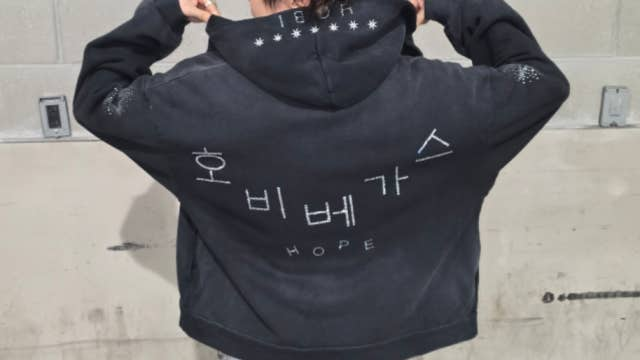JHOPECENA's tweet photo. his 3 cute live thumbnails >< https://t.co/Eh2lKWNhQd