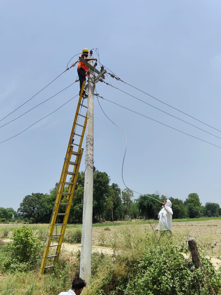 SDODeviganj's tweet photo. गत रात्रि आई आंधी व तेज बारिश के कारण बाधित हुई विद्युत आपूर्ति को, अधिकांश स्थानों पर बहाल कर दिया गया है. जिन स्थानों पर अब तक विद्युत आपूर्ति बहाल नहीं हुई है ऐसे स्थानों पर विद्युत आपूर्ति बहाल किये जाने हेतु कार्य युद्ध स्तर पर किया जा रहा है ।
@mvvnlbarabanki @EHaidergarh https://t.co/Zbk3IT5oTm