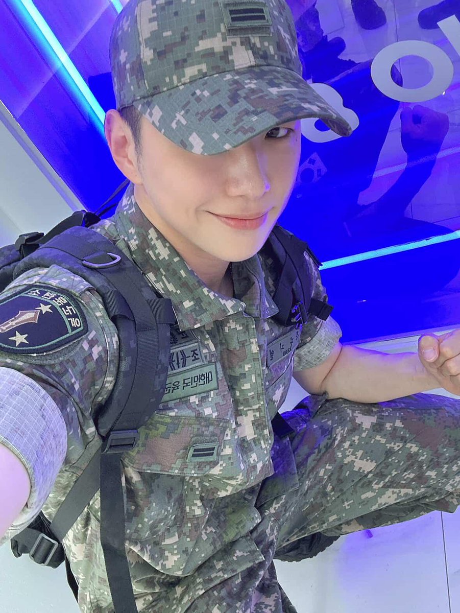 Maebelline1210's tweet photo. 260529 all of Daniel - 1711 hrs kst 

🐶  Because it's election season, I can't use my fingers 
Ah.. and I did go vote today!
One more picture 
Ta da

(Omg I wanna scream at work but I can't ! So handsome 😭😭 https://t.co/WSF5LDWSTQ