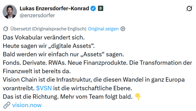 Markus_Miller's tweet photo. Kleiner Grammatik-Exkurs auf Deutsch für meine Freunde aus Österreich: Das Wort „ist“ steht im Präsens, also in der Gegenwartsform. Es beschreibt keinen Wunsch, keine Absicht und keine Vision, sondern eine gegenwärtige Tatsache. Genau darin liegt das Problem bei der Aussage: „Vision Chain ist die Infrastruktur, die diesen Wandel in ganz Europa vorantreibt.“

Diese Formulierung suggeriert, Vision Chain sei bereits eine bestehende, etablierte und marktprägende Infrastruktur in Europa. Die Transformation ist in der Tat da, die Vision Chain aber eben nicht. Korrekt und ehrlicher wäre daher eine Formulierung im Futur. Die passenden Begriffe wären somit nicht „ist“, sondern wie so oft: „soll“ oder „will“. Aber gut: Das ist ja nichts Neues. Bei Bitpanda gibt es für solche sprachlichen Verrenkungen offenbar längst einen eigenen inflationären Grammatikbegriff für alles: „soon“.

Erwähnen möchte ich in diesem Kontext allerdings auch, dass dies auf mich wie ein Notfall-Tweet des Bitpanda CEOs Lukas Enzersdorfer-Konrad wirkt, ausgelöst durch den Kursverfall des Vision Token VSN. Vor allem scheint er wieder einmal die katastrophalen Video-Aussagen seines Bitpanda Verwaltungsratspräsidenten Eric Demuth einfangen zu müssen. Das erinnert mittlerweile an den FC Bayern: Wenn Uli Hoeneß öffentlich loslegt, darf der Vorstand anschließend versuchen, die verbalen Grätschen wieder einzufangen. 

#bitpanda #vision #vsn $VSN @enzersdorfer @vsntoken @VisionWallet @Bitpanda_global