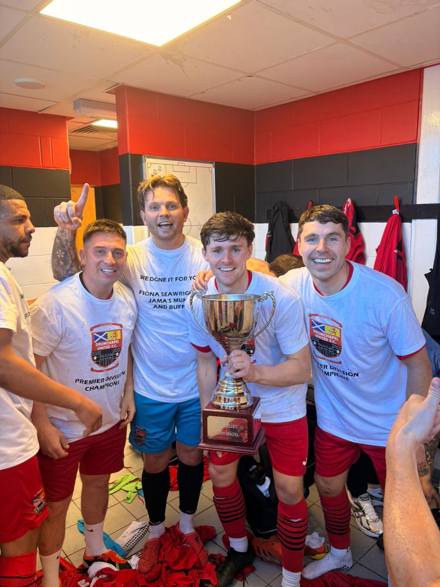 ChrisPrior_85's tweet photo. What a team ❤️ and what a day/night/into the next day 👀🤣 won the league twice in 1 week 😜 if ye know ye know. @Drum_United https://t.co/00spb4UDjS