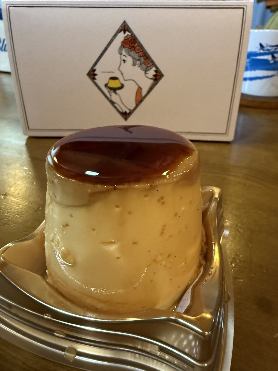 CSH20201's tweet photo. 【プリンに恋して】
東久留米から帰りに池袋を経由するので前に売り切れて買えなかった「プリンに恋して」のレトロプリン(大)をやっと買えて2023年潰瘍性大腸炎で入院以来、食べました！
とにかくハードなプリンを食べたい！と思って想像通りの美味しさでした。
 #プリンに恋して #IBD #UC https://t.co/GiLCkHLfmu