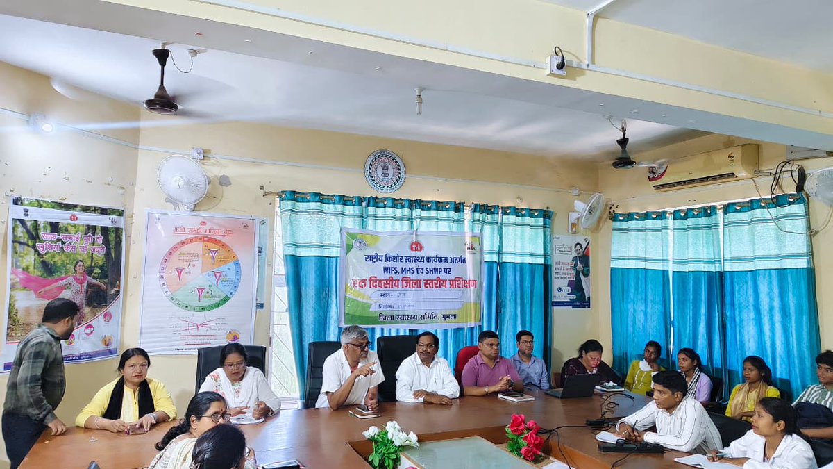 GumlaHealth's tweet photo. माहवारी स्वच्छता दिवस के अवसर पर  सिविल सर्जन कार्यालय, गुमला के सभागार में एक दिवसीय कार्यशाला का आयोजन किया गया।कार्यशाला का मुख्य उद्देश्य किशोरियों एवं महिलाओं में मासिक धर्म से जुड़ी भ्रांतियों को दूर कर स्वच्छता प्रबंधन के प्रति जागरूक करना था। https://t.co/cAakkExIYB