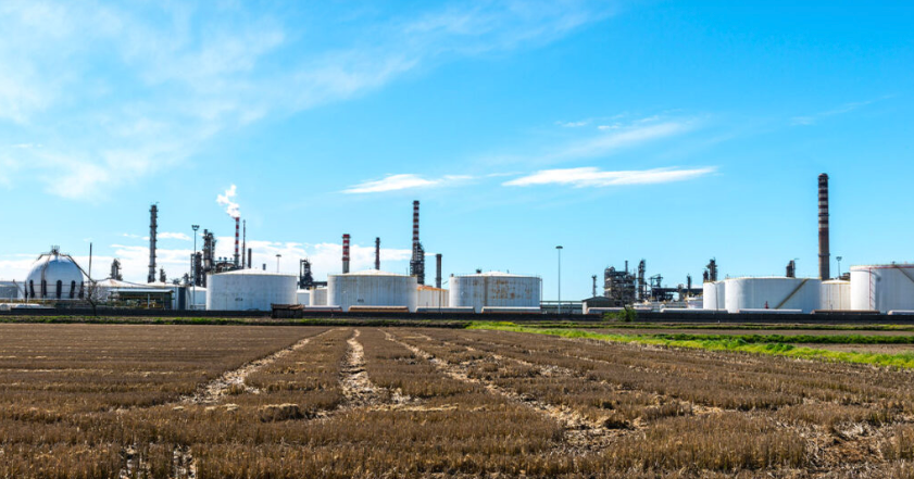 TratosGroup's tweet photo. A €15 million contract to supply oil and gas cables to ENI's Sannazzaro Refinery, one of Europe's most efficient. Power, control and signalling cables manufactured to BS6883, NEK 606 and UKOOA standards. https://t.co/5v8W4Aa4Fb