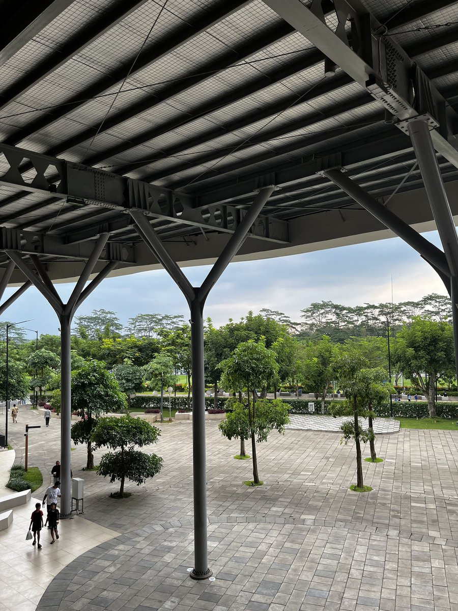 User_TopLine's tweet photo. Tambah sepi aja mall pojokan 😅 https://t.co/hARMw3u60E