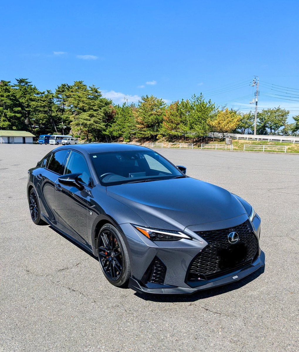 Lexus__is's tweet photo. ＃レクサスIS
＃モードブラック3
トムスとTRDや純正サイドと統一感のない車ですか、バルブもカーテシも全てLEDに交換していて思いの他カッケーISに仕上がってます😊 https://t.co/LIDAggQL62