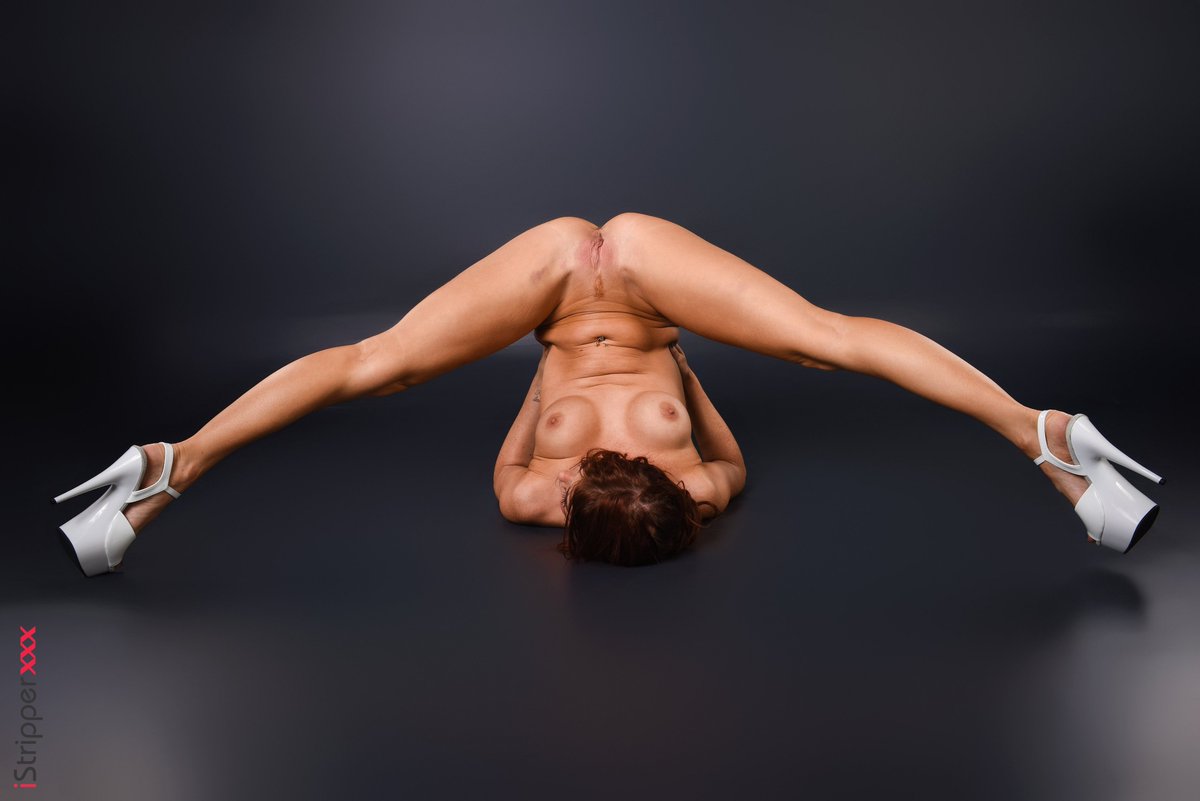 SexyFlexibility's tweet photo. Sexy and bendy Atlanta Moreno 

@ThelittleLanta #flexible https://t.co/2ehFbPT9zL