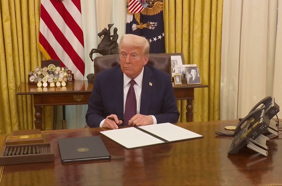 nferg18's tweet photo. 🚨 BREAKING

🇺🇸 Trump’s signing an urgent executive order today at 3:30 PM ET, just before markets close!

He never does that unless something bullish is up.

Rumor is he’ll formally sign the peace deal with Iran.

If that happens, markets are gonna love it... https://t.co/j1uGRDt1X4