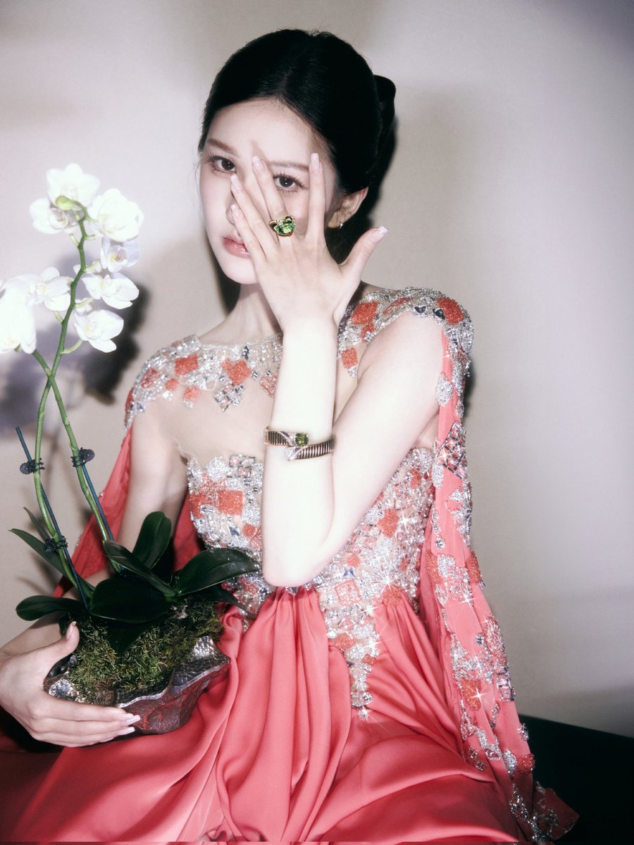 _1412002's tweet photo. ROSY VOGUE MOMENTS 
#ZhaoLusixVogueVacation
#VogueVacation https://t.co/dLFabfGSJZ