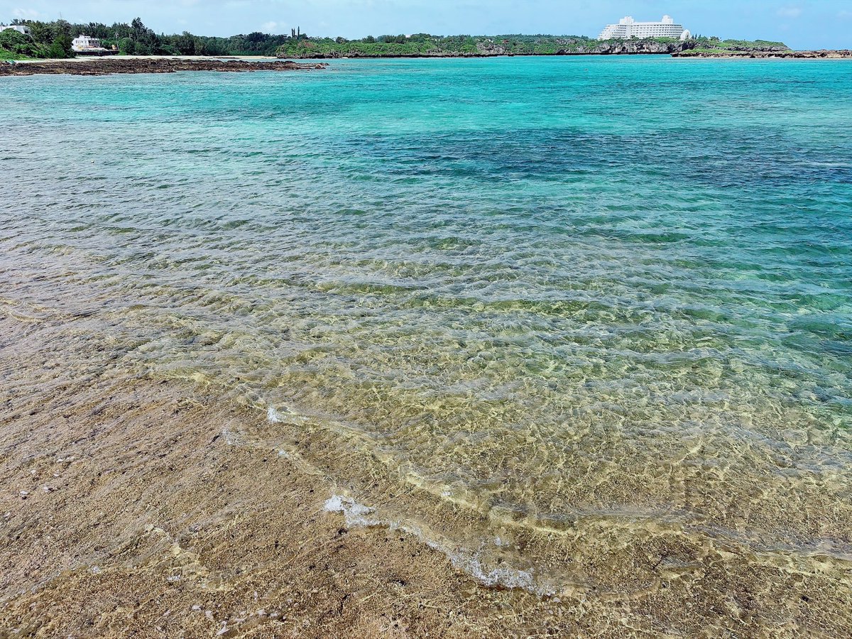 salt_append's tweet photo. 結婚式の3日後に2泊3日で沖縄への新婚旅行というハードスケジュールでした

想像の数倍綺麗な海
外国人観光客の多さ
何食っても美味い沖縄旅行 https://t.co/pf4JS3QmhC