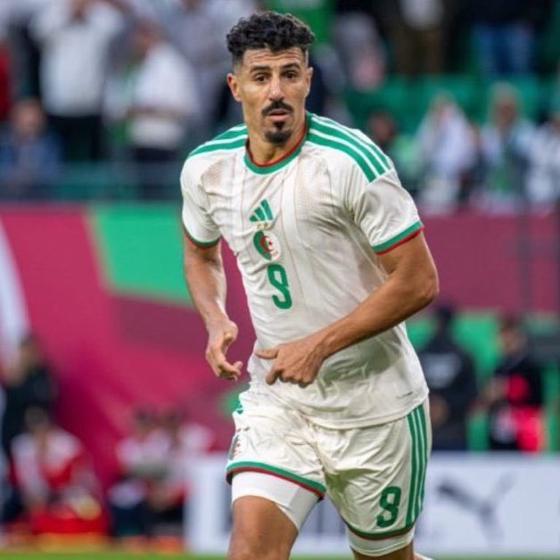 DZFOOTBALLDZ's tweet photo. 🟢 l’Absence de Baghdad Bounedjah pour la CDM a été actée LORS LA CAN AU MAROC ! 🥶

Vladimir Petkovic n’a pas du tout apprécié le comportement de son attaquant lors du tournoi africain et il a décidé de l’écarter pour des raisons disciplinaires. 

🗞️@ennaharonline https://t.co/VCUePuysKH