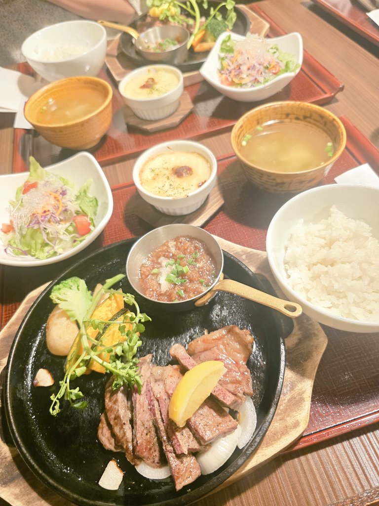 sa0ciel's tweet photo. 高校メンバーとlunchᡣ𐭩 https://t.co/yL5hAOm6IH