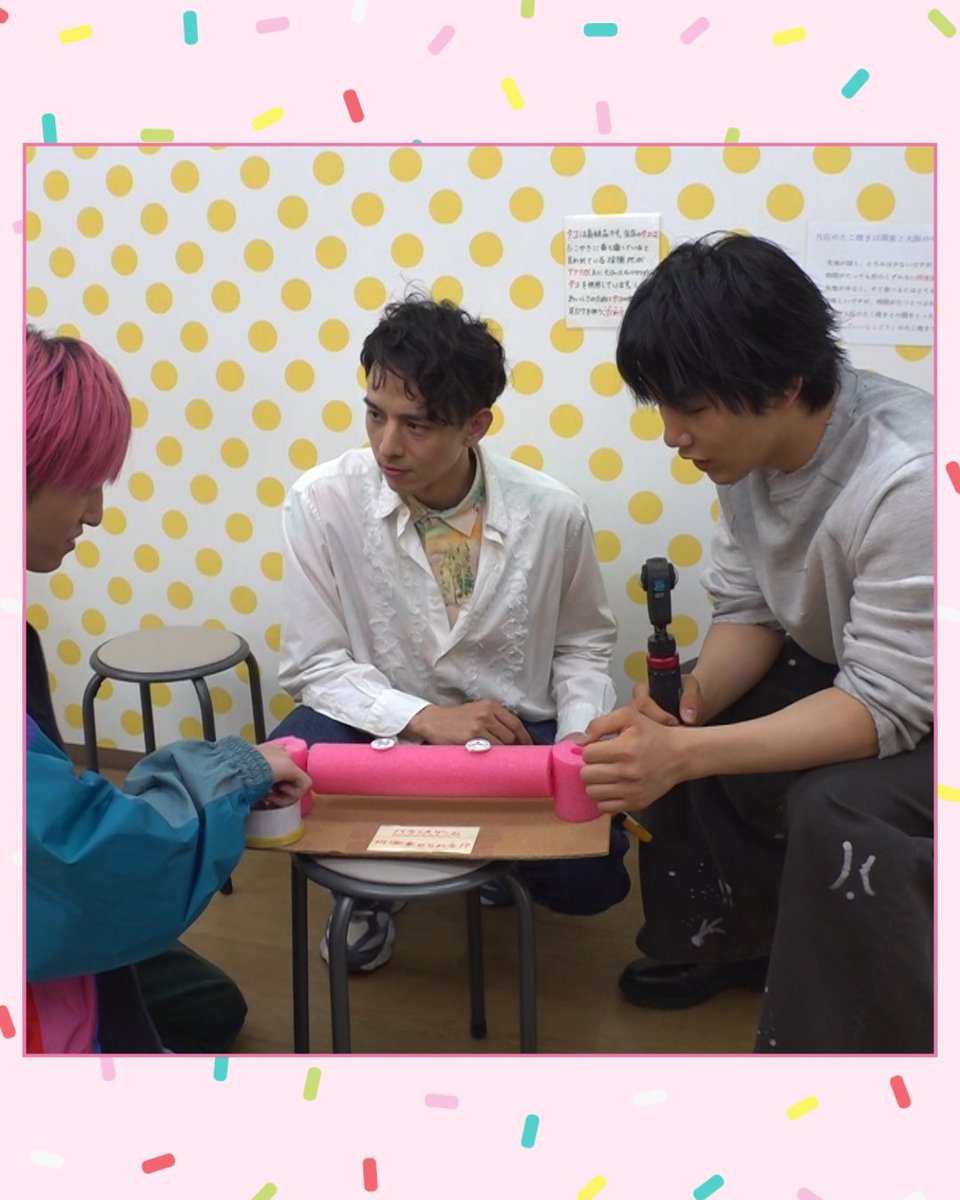 meshidora_ntv's tweet photo. 筋肉ムキムキ寺田心さんと一緒に
兼近大樹（EXIT）&amp;満島真之介が
栃木県真岡市で絶品グルメを探すドライブ旅🚗

3人が合流したのは…SLキューロク館 ！🚃

「たこやきとクレープ」という言葉に惹かれ
「たこ勢」さんへ🐙

日曜ひる12時45分からは #メシドラ ！
お楽しみに！ https://t.co/EdhJDep65H