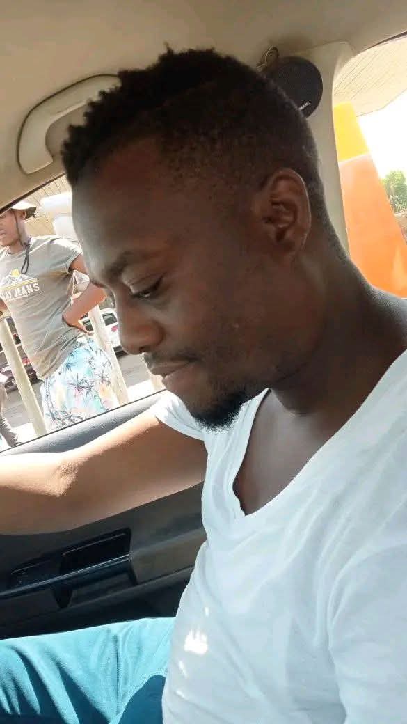 master_cheng_sa's tweet photo. @LiniWane @IamthabangK @ChrisExcel102 @TshenoloPi @SAPoliceService Abuti check the real pictures of that guy and compare them to the ones AI generated and tell me if you think it's the same person or if there's any similarities.  My issue is AI generated images etla tsentsha batho baba wrong mathateng https://t.co/5uhSZ7tCY7