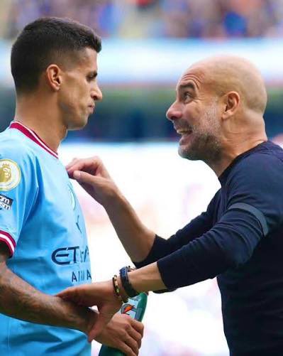 ManCityBrazil's tweet photo. Pep Guardiola sobre o relacionamento com seus jogadores: 

"Nós brigávamos. Tínhamos conflitos. Tínhamos momentos ruins. Passávamos semanas sem nos falar. Acontecia o tempo todo."

"Eu nunca tive um melhor amigo como jogador. Nunca, jamais. Eu adoraria ser amigo deles, mas não posso. Tenho que dizer: ‘você não pode jogar’. Como você pode ser amigo de um jogador? É impossível." [Via @ManCity]
