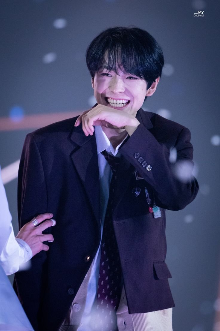 윳따 tweet media