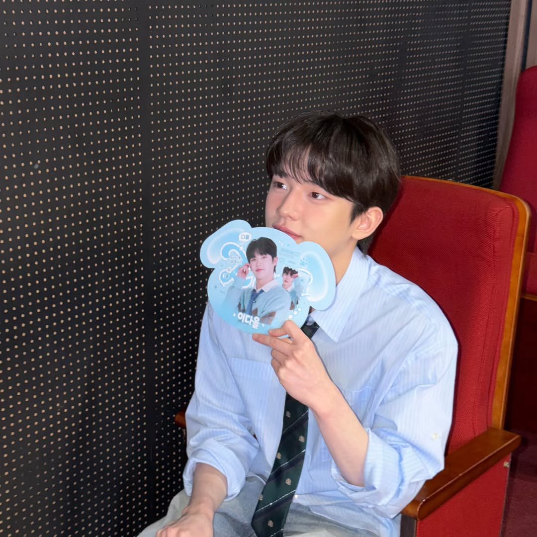 polarix_update's tweet photo. @daeul_official Moondalike (daeul) update instagram✨

unforgettable day!

Thank you always and I hope to see you again in good health!

I love you ☺️

P.S. The added music is my favorite song that I told you at the fan meeting!

#이다을 #LEEDAEUL #POLARIX #luminix #daeul https://t.co/tNJmEXxdBH