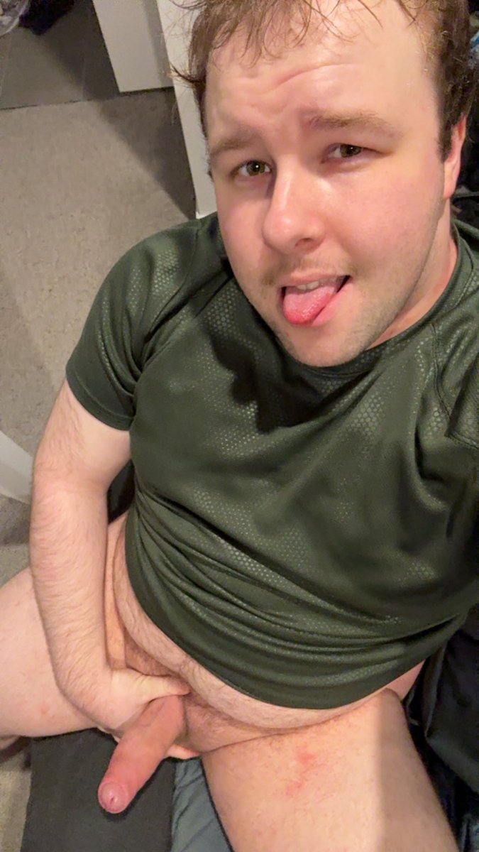 melbchub98's tweet photo. This horny boy needs to be fed cock https://t.co/mgOMZ3iKXy