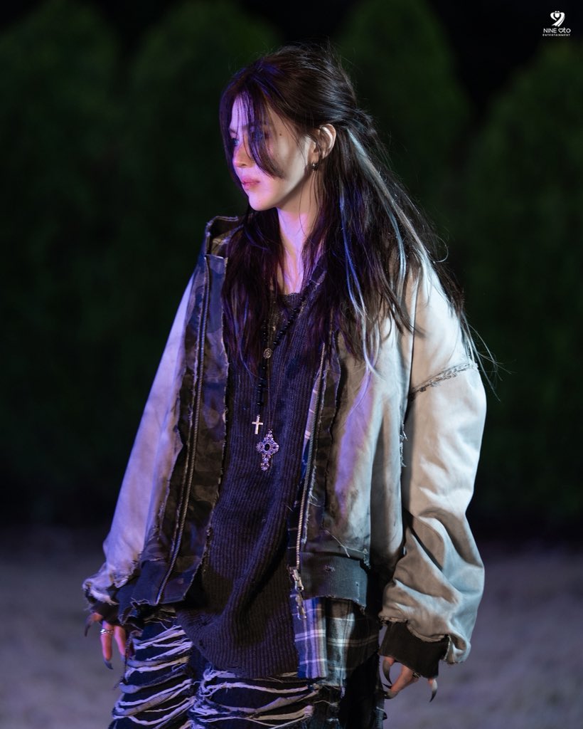 9atoent's tweet photo. [ハンソヒ]

フレームごとに雰囲気🫧
ビハインドまで完璧だった女優ソヒ 🖤

#한소희 #HANSOHEE #ハンソヒ
#XLOV #SERVE https://t.co/cOkm9RSiUG