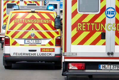 HLlive's tweet photo. A1: Frau Bau Auffahr-Unfall schwer verletzt https://t.co/joUMX7KhLo #Verkehrsunfall #A1 #Reinfeld #Bau #Unfallbericht https://t.co/64uAGLR1jb