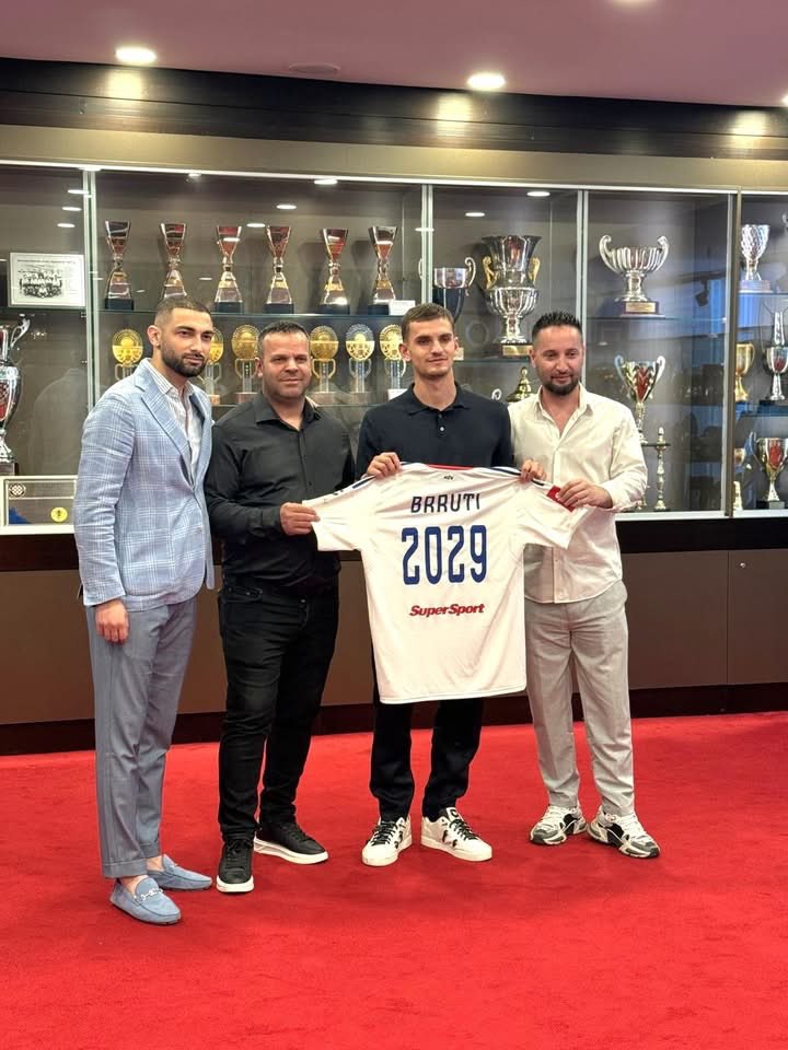 albanianscout's tweet photo. ✅ ZYRTARE: 22 vjeçari, Etnik Brruti transferohet falas nga Malisheva te Hajduk Split

✍️🇦🇱 Ai ka nënshkruar kontratë 3 vjeçare https://t.co/GknikToudc
