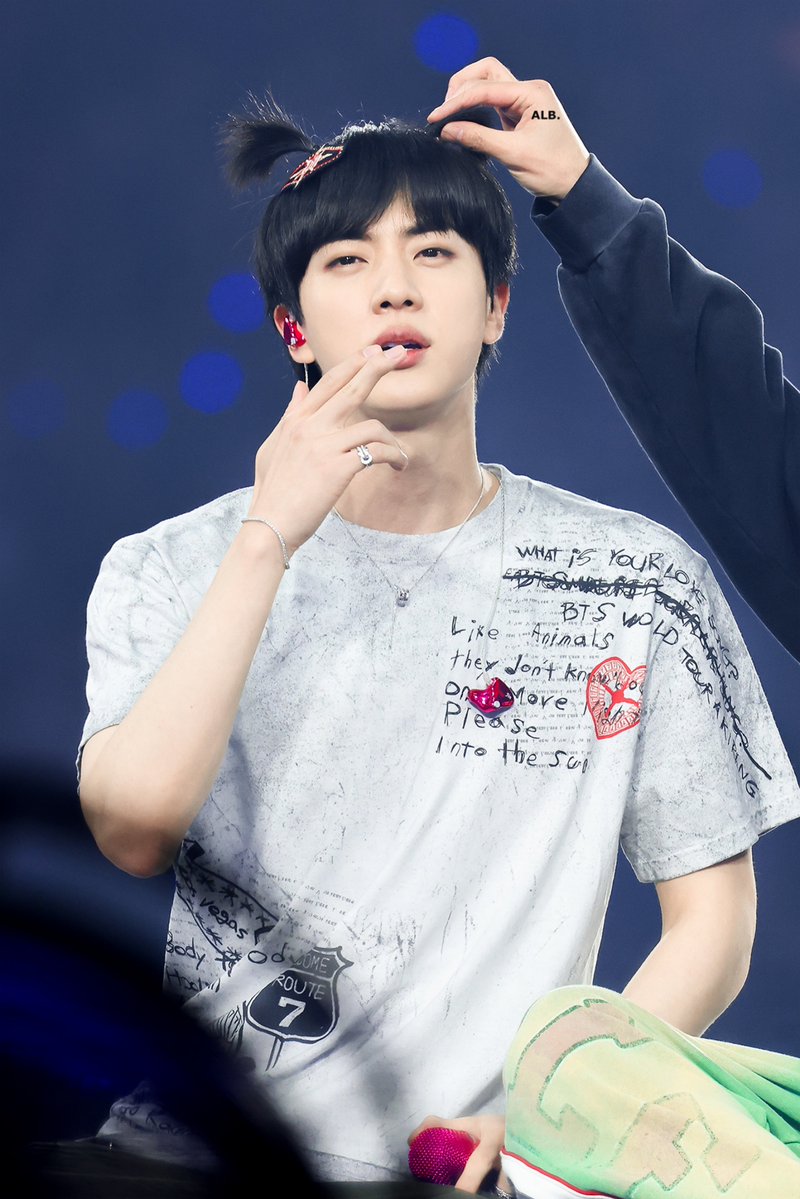 ALittleBraver92's tweet photo. 한 달이 넘는 시간 동안 정말 정말 행복했어.
우리 석진이도 정말 수고 많았어 💜 
앞으로도 오래오래 함께하자 💜 https://t.co/r5PoYMqk3B