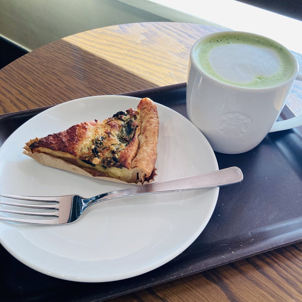 Erinash78's tweet photo. 出張先でのこの2日間の夕食(夜ご飯ではなく、あくまで夕方の間食🤤)
リムジン遅延で夜ご飯おあずけになる可能性が高いので、ちょこっと食べておく。
さて、東京帰ろう✈️香川暑い🥵 https://t.co/mGNIxDUtfc