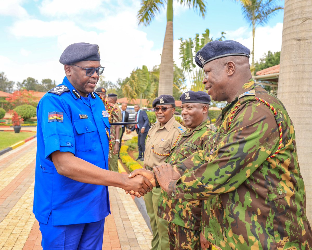 TaachFM_KE's tweet photo. @PoliceKE 
The Deputy Inspector General of the Kenya Police Service is visiting the National Police Main Campus in Kiganjo to assess ongoing projects and officially launch the newly constructed gate developed in collaboration with Kingdom Bank. https://t.co/omOYVIqhIk