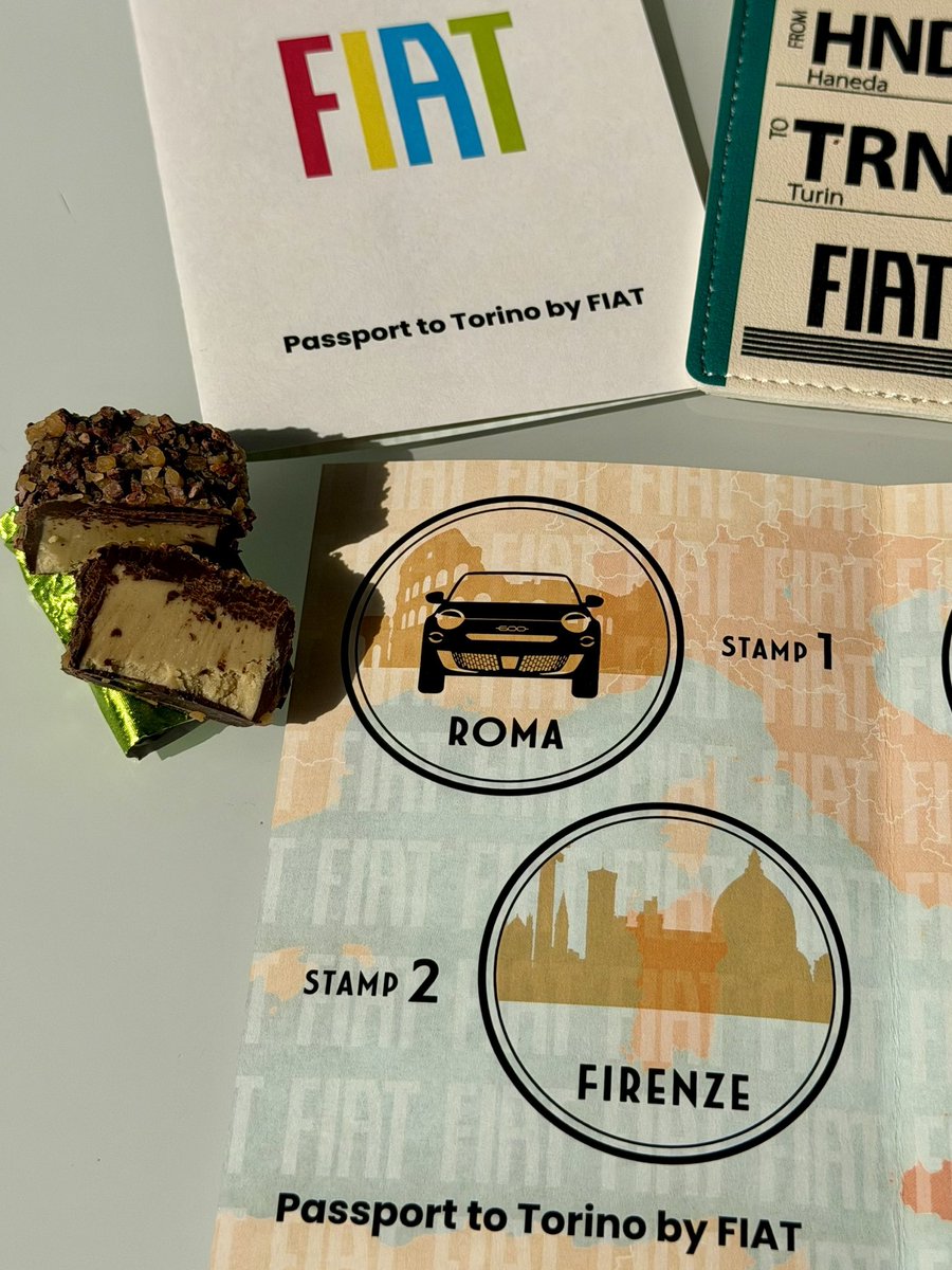 FIAT_JP's tweet photo. FIATといっしょにイタリアへの旅をはじめませんか？ 🇮🇹  
“Passport to Torino” 開催中。
 
ショールームでパスポートを受け取って、 FIATの世界観を体験しながらスタンプを集めよう。
 
ご来場＆アンケート回答で Venchiピスタチオチョコレートをプレゼント。
 
FIATモデルをご体験いただいた方には FIATオリジナルラゲッジタグも。
 
スタンプを4つ集めた方の中から抽選で FIATの故郷、イタリア・トリノへご招待。
 
📅2026.5.1(金) 〜 6.30(火)
 
#FIAT #フィアット #PassportToTorino #イタリア好き #イタリア車 #トリノ #イタリア旅行