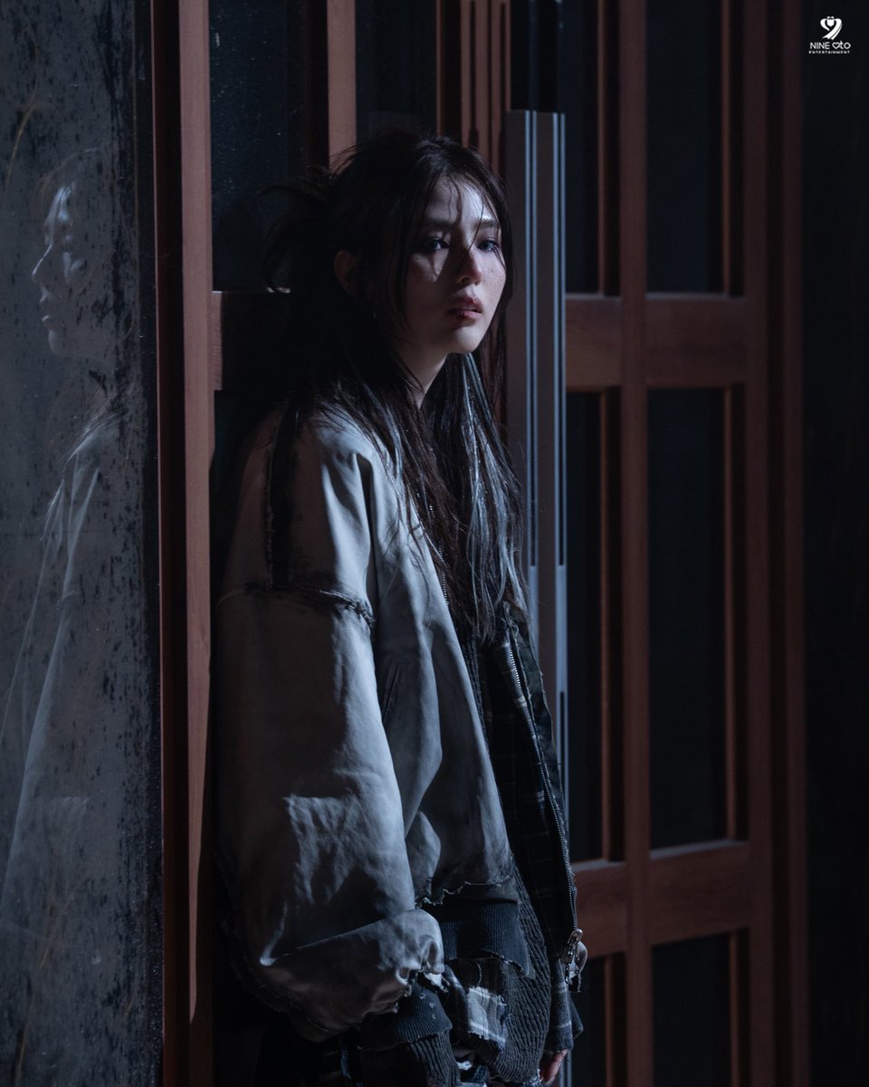 9atoent's tweet photo. [한소희]

프레임마다 분위기 가득 🫧
비하인드까지 완벽했던 소희 배우 🖤 https://t.co/TJSSui0qKc