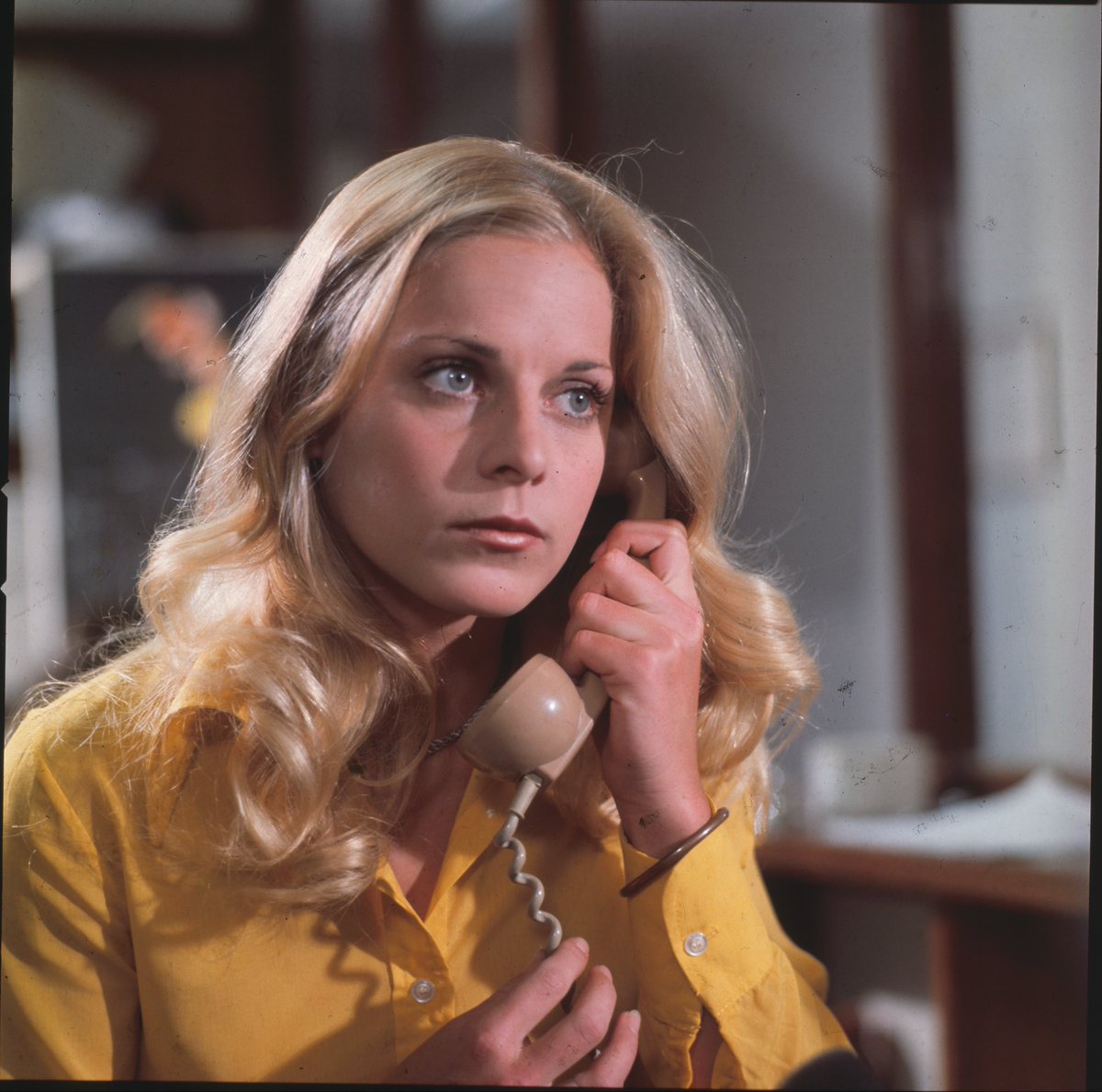 AJOpperman's tweet photo. Die aktrise Sybel Coetzee is vandag 72. Sy is in Barberton, Mpumalanga (destyds Transvaal), gebore en het in Linden, Johannesburg, grootgeword en drama aan die Universiteit Stellenbosch (US) gestudeer. Sy en haar man, Louis Möller, het 2 seuns, Marius en Heinrich, en 1 kleinkind. https://t.co/Qzi9XRZ1SO