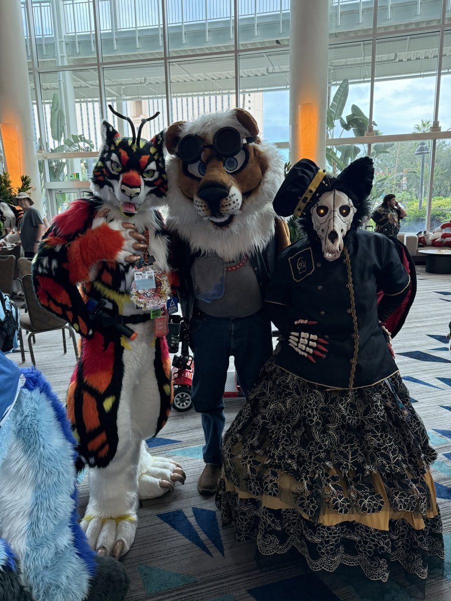ClaytonConway65's tweet photo. Happy Fursuit Friday all you beautiful furries out there all around the world. I will tell you like it is.when you’re in your suit and someone comes running up to you wanting a hug and a picture there’s no greater feeling in the world.

Big hugs and much love to you all. https://t.co/DPQleh4U9G