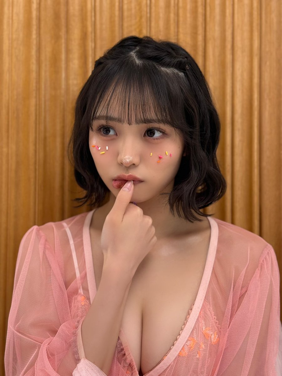 orito0322's tweet photo. 【すぺしゃる告知】
本日発売の #グラビアザテレビジョン さんに初掲載していただきました！🤍
同じ事務所の 宮川みやびちゃんも一緒に載ってますᴗ  ̫ ᴗ

今回はぷるぷるリップをテーマに、色んなカットで撮影していただきました🍫♡

また、6/1 には掲載イベントをさせていただきます！甘々織莉叶に【無料】で会えるので是非遊びに来てください🫶🏻
🔗https://t.co/ekJ1XAKaJl