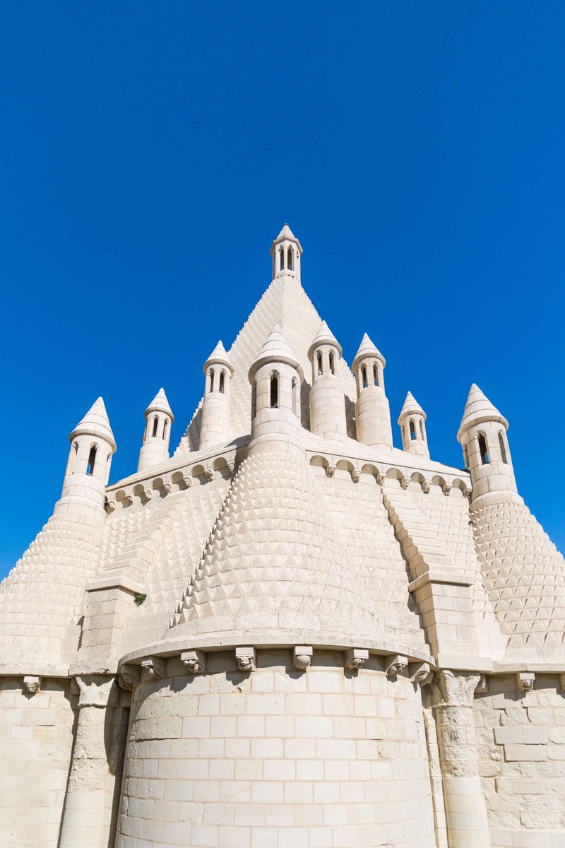 fontevraud's tweet photo. Quand les cuisines romanes se détachent du ciel bleu éclatant de #Fontevraud ☀️

Passez un bon week-end ✨ https://t.co/vjTzmasmCS