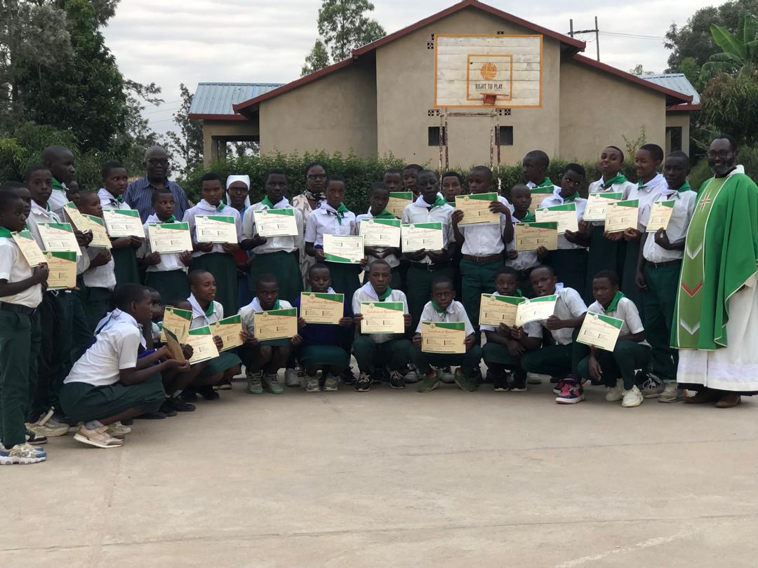 Ajecl_official's tweet photo. 1/1.🌟 Celebrating our Peacebuilders 🌟
Yesterday, on 28th May 2026, we proudly awarded certificates of completion to 35 members of the Gwizamahoro Clubs from GS Gihinga, Shyara Sector, @BugeseraDistr  . @FrTheogene @ishimwe00053966 @GasoreTheoneste @yohanirobes @ShyaraBugesera https://t.co/be2zsFvM6X