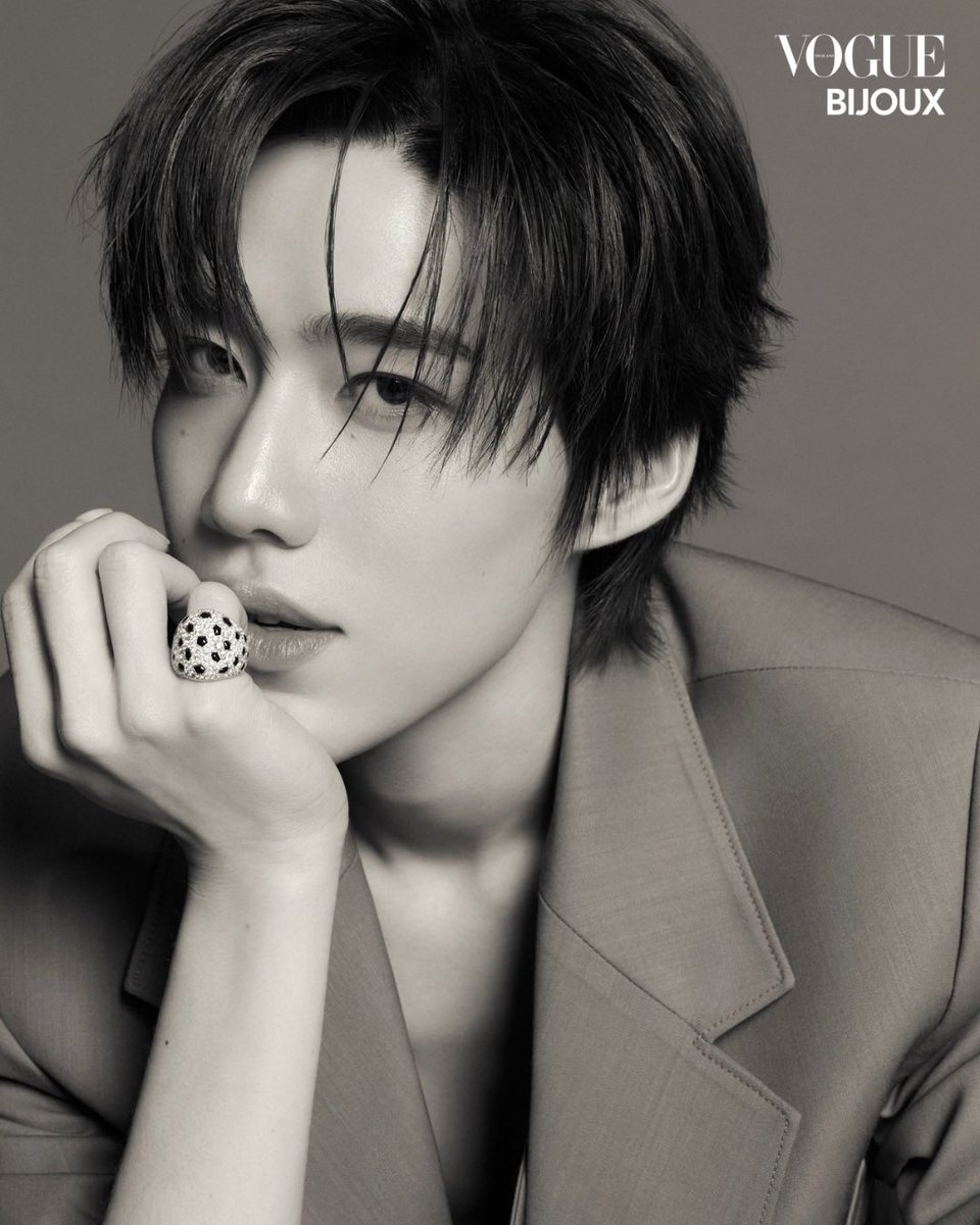 Vogue Thailand tweet media