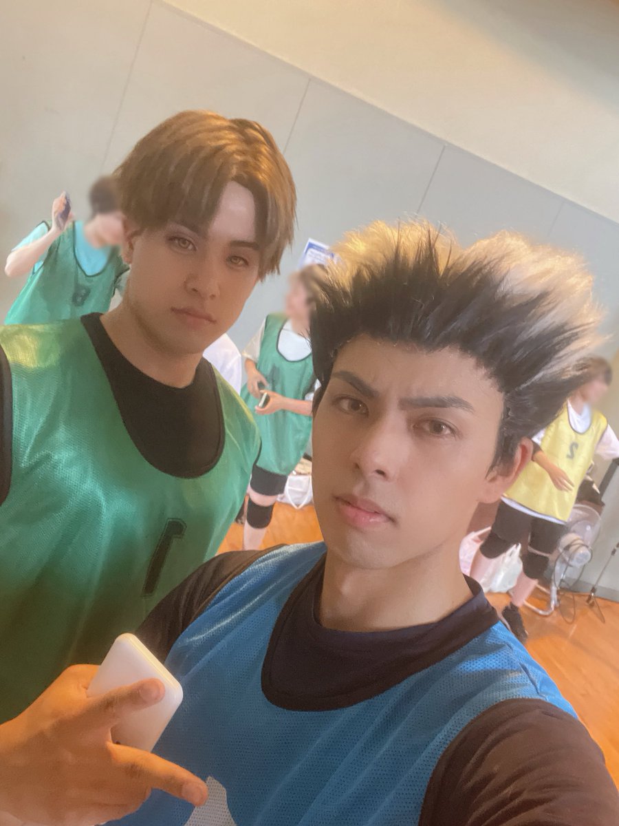 Matchan_0205's tweet photo. 遅ばせながら木兎さんやってました✋
牛若さんとのツーショです
#0524五校ごちゃまぜ練習試合 https://t.co/vuf5R2qZ8D