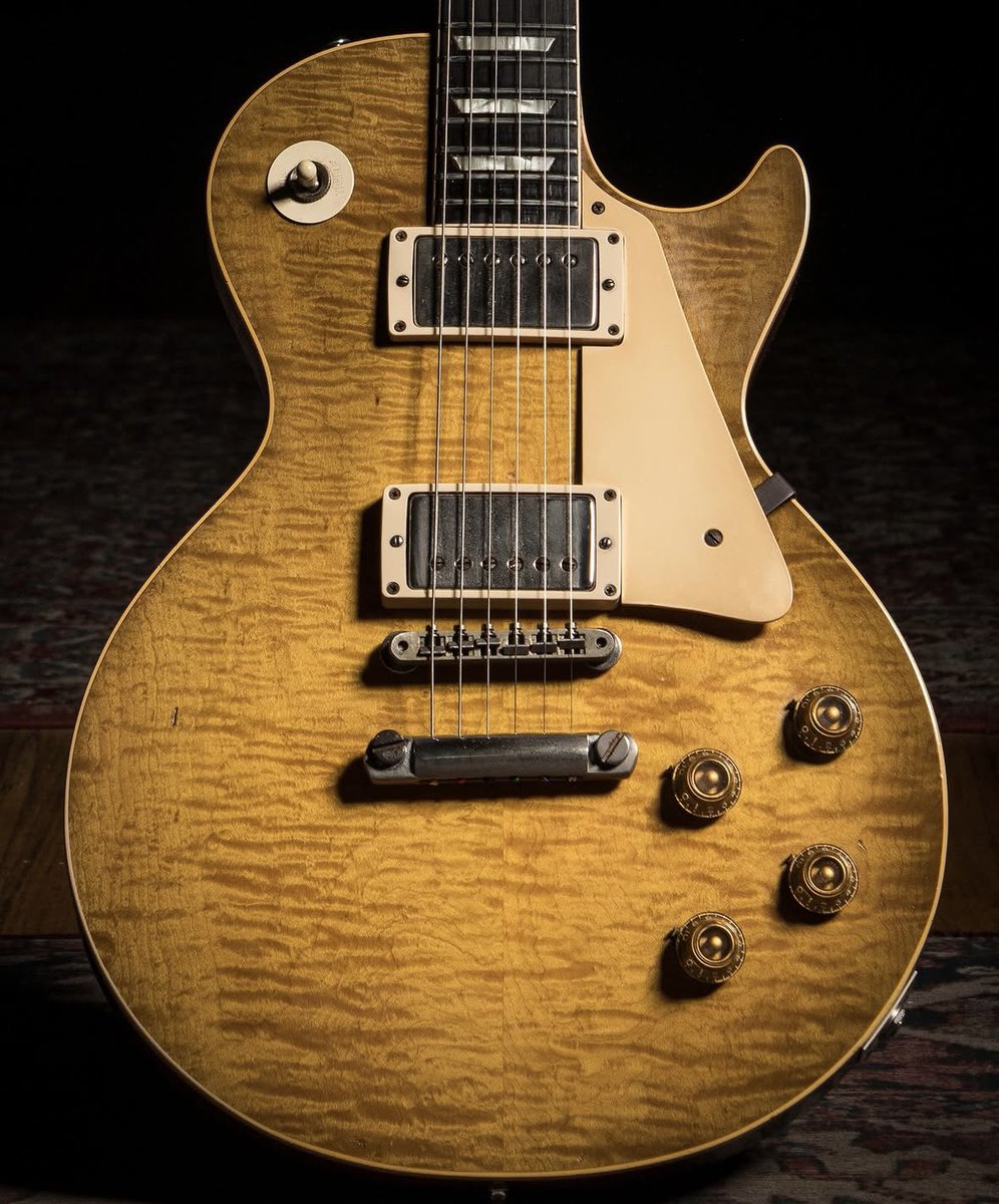 slothandmusic's tweet photo. 1960年製のBです。やはり、このモノホン感を強く感じさせるトップのメイプルが秀逸です。 https://t.co/fOaQa4ZrfL