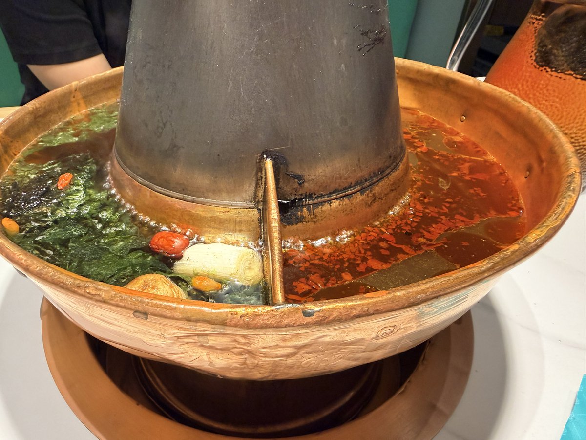 Lybalala's tweet photo. 吃火锅，你最爱什么锅底？ https://t.co/kAZn2Av389