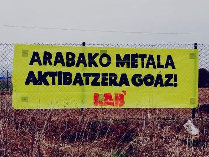 LABsindikatua's tweet photo. 🗣️ Gaur Arabako metalgintzako hitzarmena negoziatzeko laugarren bilera egin da

❌ SEAk alde sozialaren eskakizunari erantzun gabe jarraitzen du, hau da, eskubideen murrizketarik edo okertzerik gabeko proposamen bat ekartzea

🔗 https://t.co/hVJveUbfeW https://t.co/MjQ5HRrSkj