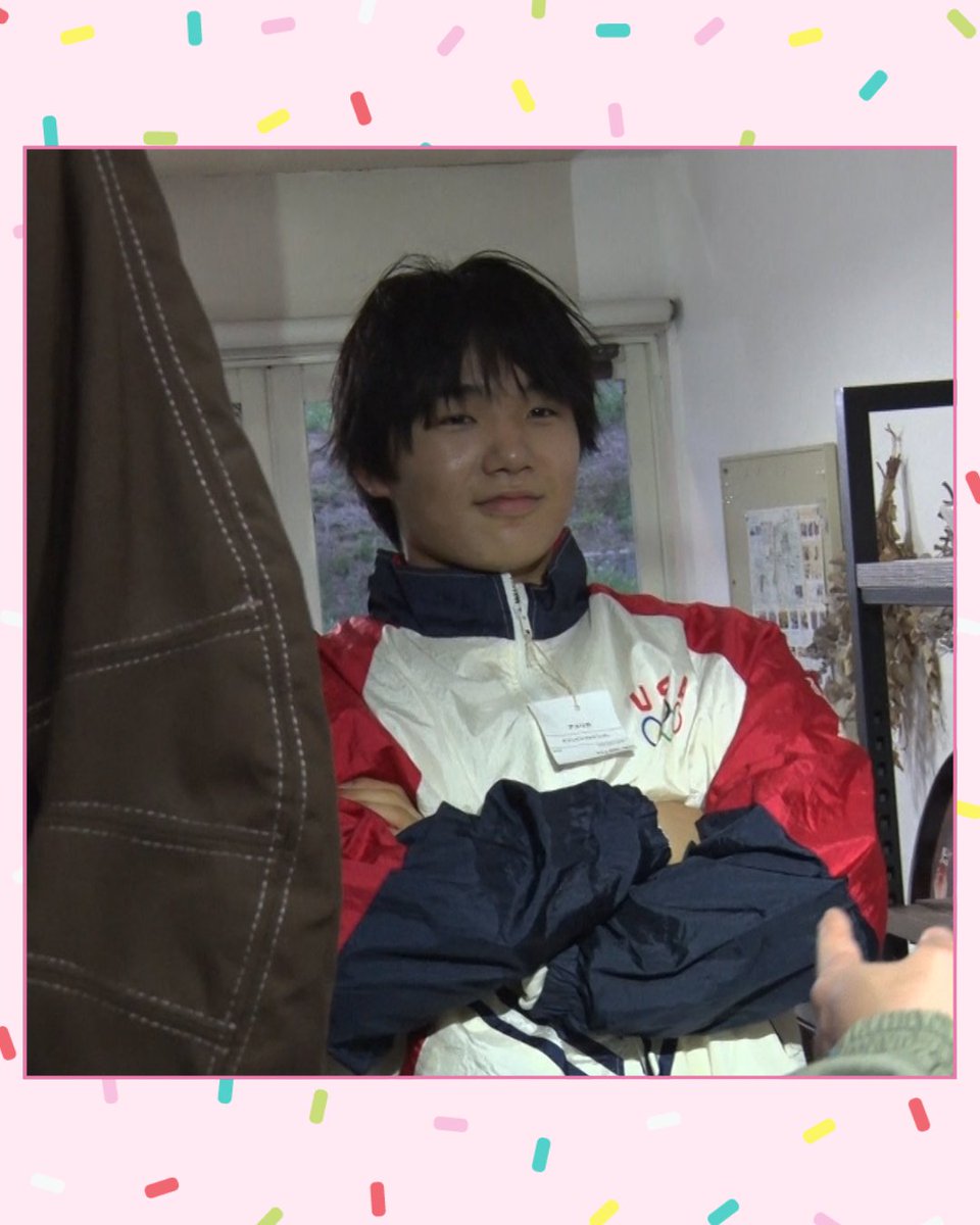 meshidora_ntv's tweet photo. 寺田心さんと
栃木県真岡市で絶品グルメを探すドライブ旅🚗

心くんへのプレゼントを選びに入った「マメチコ」で
兼近さんにまさかの奇跡が…！

旅の〆で向かったのは「ホルモン煙舞」さん✨
今後の目標と、そこにかける熱い思いとは？

ひる12時45分からは #メシドラ ！
お楽しみに🌈！ https://t.co/Z4pJUCD1Nq