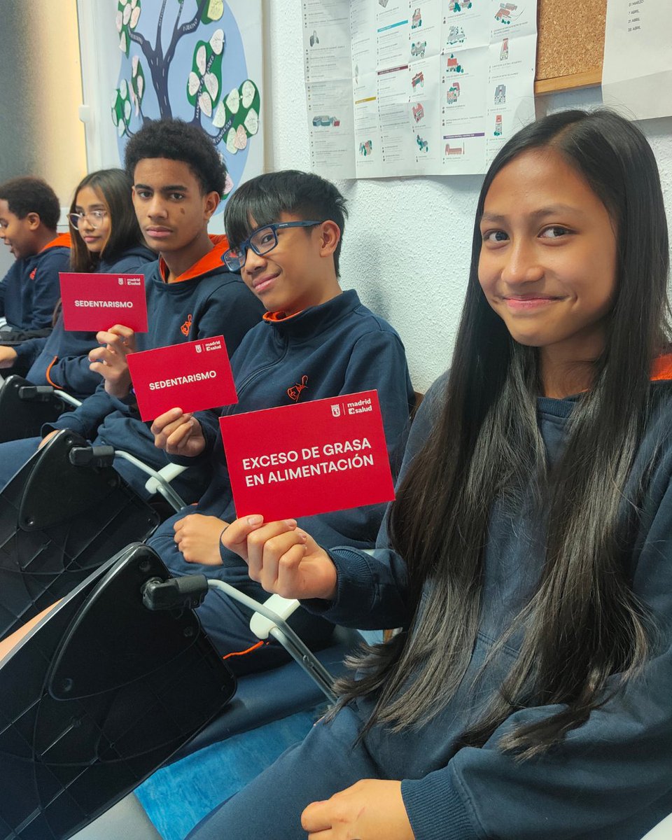 divpasmad's tweet photo. Nuestros alumnos de 1º ESO participan en un taller sobre hábitos saludables en el CMSc Chamberí 🥗💚

Aprendiendo la importancia de cuidarse cada día.
#VidaSana #ODS3 #ODS4 https://t.co/sdUiSdSr9N