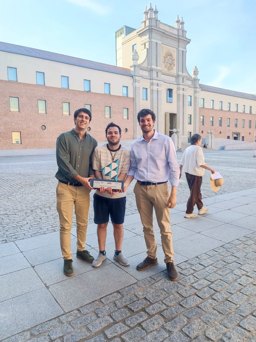 parqUC3M's tweet photo. 🏆El proyecto de estudiantes de la @uc3m MODULUS ha ganado el premio Emprendimiento Innovador de Emprende Madrid en la 'Competición Nacional de Emprendimiento' (@JASPAIN), del #StartupProgramme.

Reconocen el valor de su software para resolver problemas en física e ingeniería ⭐️ https://t.co/blaIcDE9Hz
