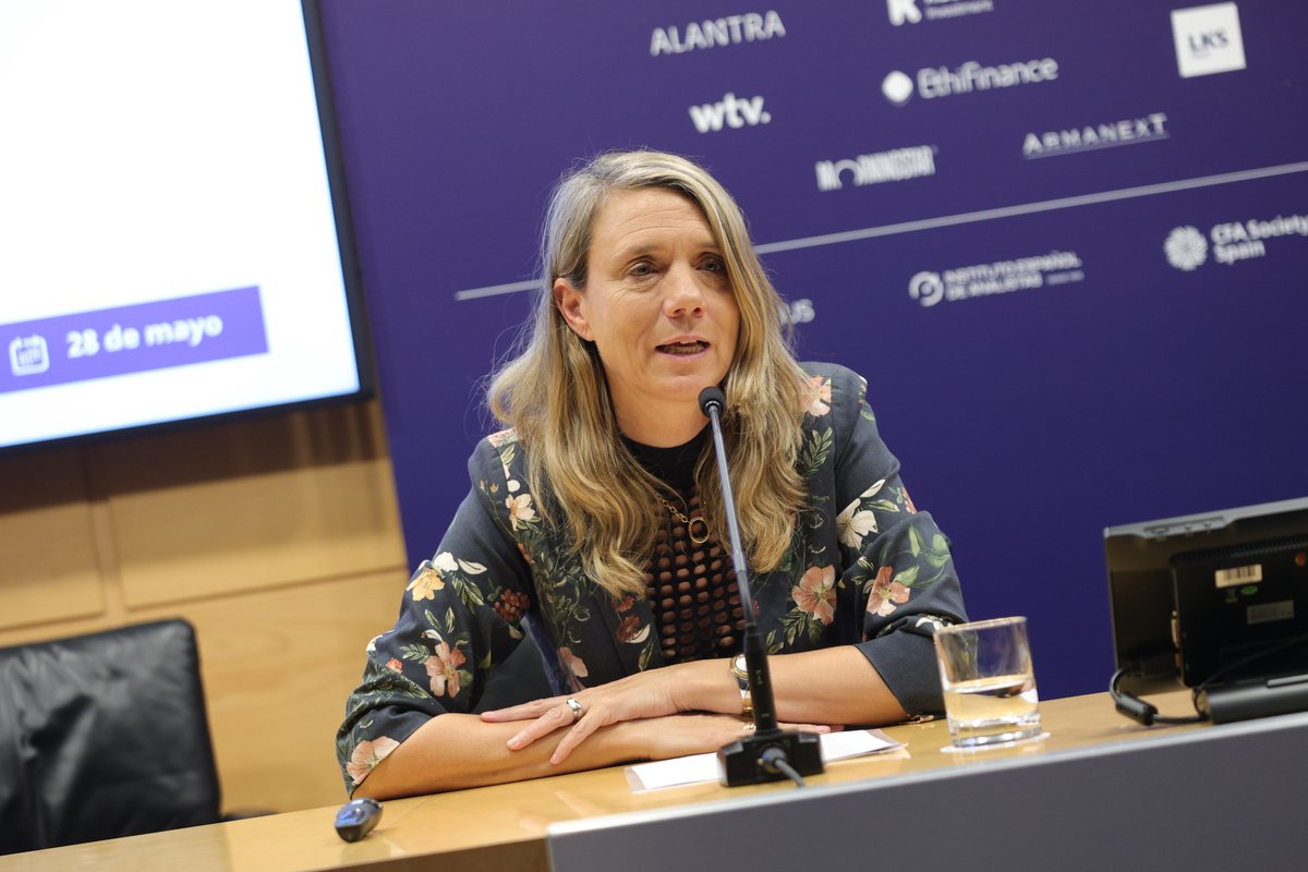 cepyme_'s tweet photo. La presidenta de CEPYME, @angela_demiguel, ha puesto de relieve la importancia de la #financiación para las pymes en la clausura del #ForoMedCap, un acto en el que estuvo acompañada por Juan Flames, CEO de @BolsaBME
🗣️De Miguel ha señalado que el contexto actual plantea numerosos desafíos y retos, y encuentros como este Foro contribuyen a centrar el debate en la financiación, "elemento crítico e indispensable para crecer, ya que sin financiación no hay empresas ni crecimiento, pilares fundamentales de nuestra economía”.
