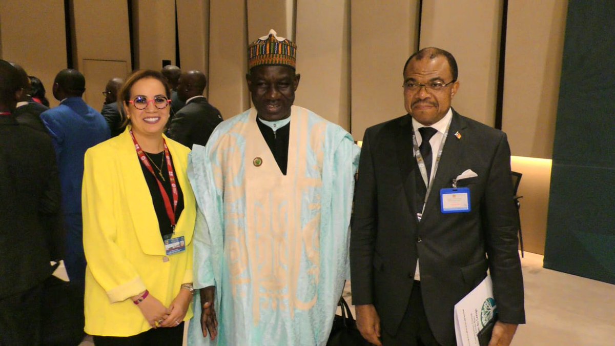 minepat237's tweet photo. @AfDB_Group En marge de cette cérémonie d’ouverture, le #MINEPAT Alamine Ousmane Mey a également eu des échanges avec de hauts responsables de la #BAD, dont le Président de cette Institution internationale, Dr Sidi Ould Tah.
#CoopérationAFDB_Cameroun #AM2026 https://t.co/DGAoyK7sUd