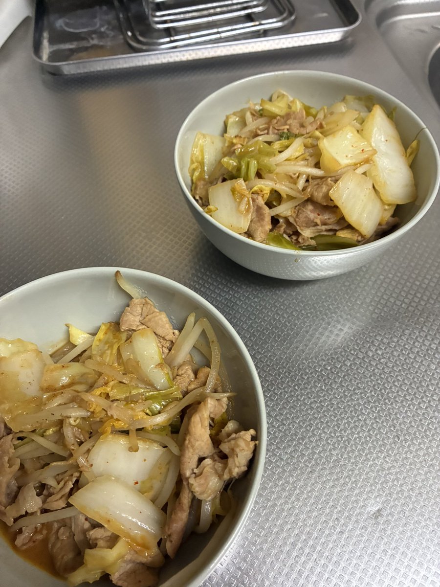 32sideky's tweet photo. 今日のごはん。
キムチ自体は使わずキムチの素と焼肉のタレで炒めた豚キム。 https://t.co/wgU2MfTMxk