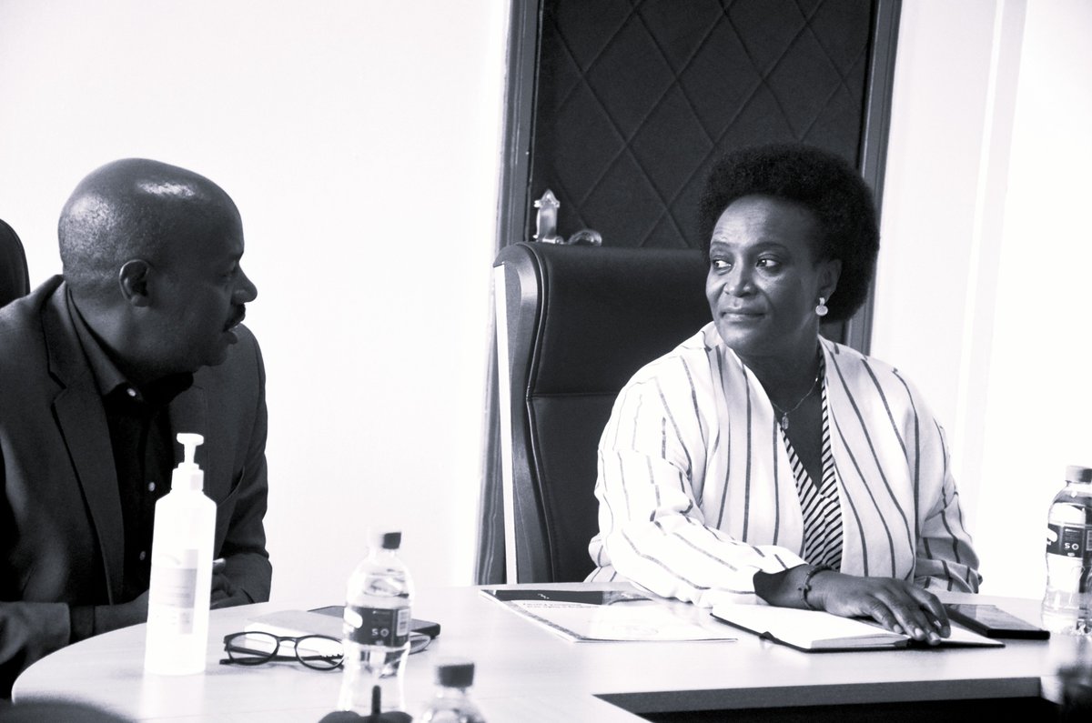 GatsiboDistrict's tweet photo. Minisitiri wa @RwandaGender @U_Consolee yagiriye uruzinduko mu karere ka #Gatsibo, mu kwizihiza Umunsi Mpuzamahanga w'Umuryango. Yabanje kuganira n'Abafatanyabikorwa bako, hagamijwe gufata ingamba mu kubaka umuryango, barwanya icyaha cyo gusambanya abana n'inda ziterwa abangavu. https://t.co/6gYgFXf4Fa