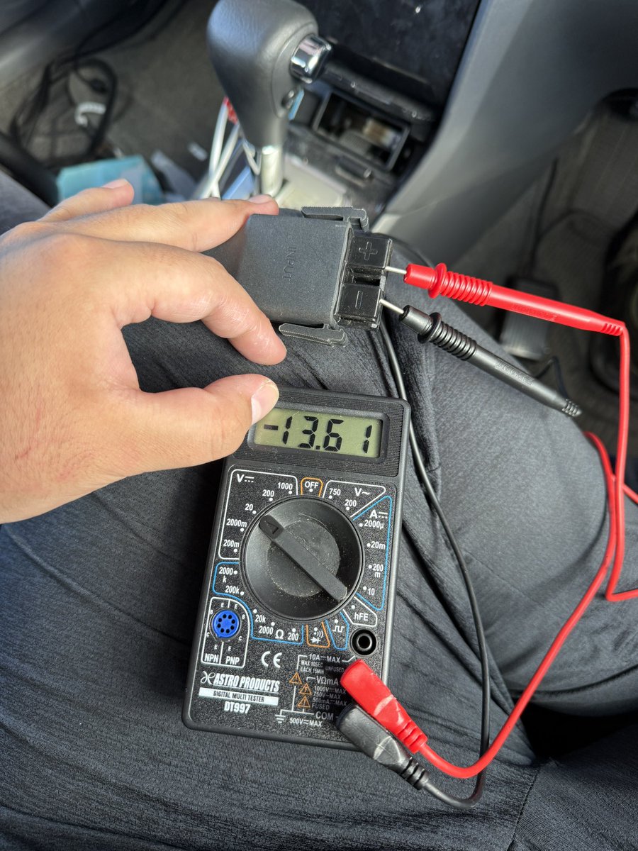 crowntosevenDX's tweet photo. ジャックリーの機械買ったんだけど中の線のプラスマイナスが逆になってて煙吹いてぶっ壊れた上に車も調子悪くなったんだけど
おかしいやろ https://t.co/PeBWlcY7F8