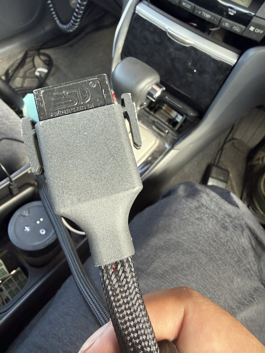 crowntosevenDX's tweet photo. ジャックリーの機械買ったんだけど中の線のプラスマイナスが逆になってて煙吹いてぶっ壊れた上に車も調子悪くなったんだけど
おかしいやろ https://t.co/PeBWlcY7F8